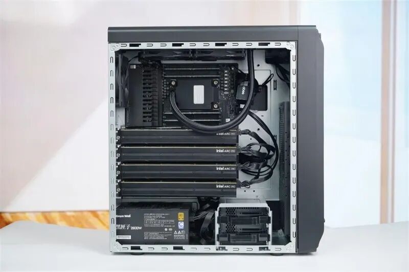 4張96GB顯存暴力輸出！英特爾銳炫Pro B60和長城世恒X-AIGC工作站評測：可滿足千人同時在線聊天