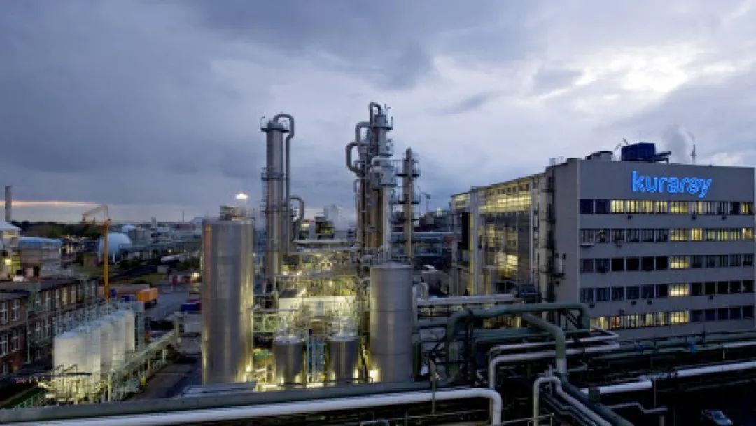 Chemieunternehmen Kuraray: Spezialitäten für Bürotürme und Kosmetika