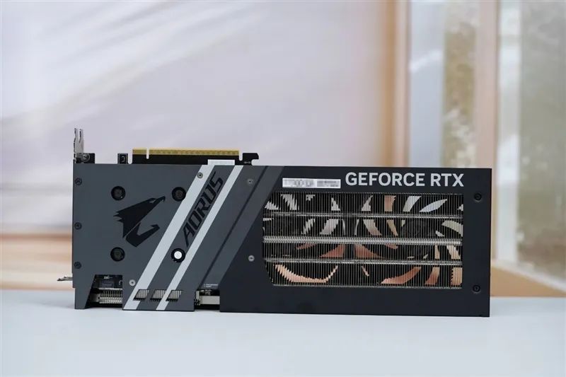技嘉RTX 5060小雕首发评测：超越RTX 4060 Ti！2K也有一战之力
