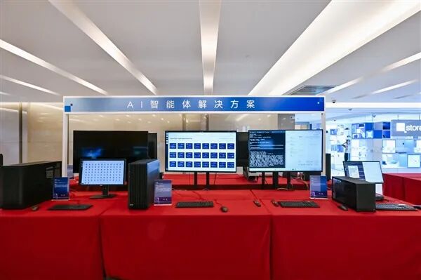 Intel甩出兩個(gè)王炸！至強(qiáng)600、銳炫Pro B70雙劍合璧 重新定義AI工作站