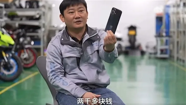 被稱 “摩托車圈雷軍” 張雪：一直用2000元的華為手機 屏壞了也懶得換