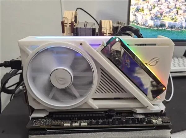 全球首個可以插DDR5內存的顯卡！可惜只是個擺設