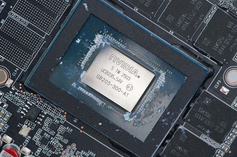 索泰RTX 5070 XGAMING OC显卡评测：极具个性外观之下 仍是游戏利器