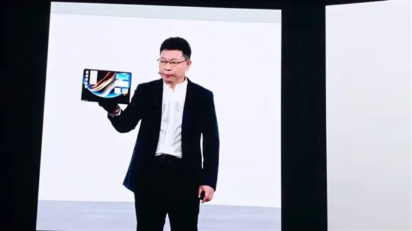 18英寸3.3K全球最大！華為發(fā)布首款鴻蒙折疊電腦MateBook Fold非凡大師：23999元起