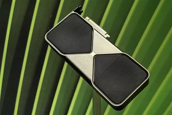 誰會接盤！華強北RTX 50系一天一價 顯卡廠商封倉暫停批量出貨：5090都漲到3.5萬了