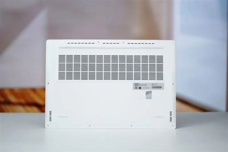 核顯本竟敢賣到萬元級別！榮耀MagicBook Pro16 2026全面評測：88W滿血 + 92Wh續(xù)航，這可能是史上最強的核顯本