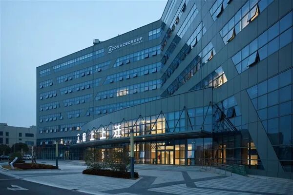 科沃斯發布首款AI仿生陪伴機器人毛團兒：從清潔工具到情感伴侶 具身智能邁入機器生命化時代