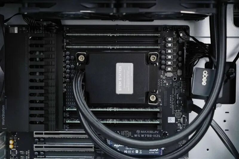 4張96GB顯存暴力輸出！英特爾銳炫Pro B60和長城世恒X-AIGC工作站評測：可滿足千人同時在線聊天
