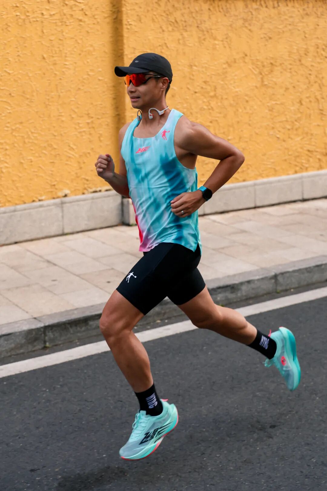 悬浮碳板：一个中国原创技术如何为全球跑鞋赛道划定新起点-电子工程专辑