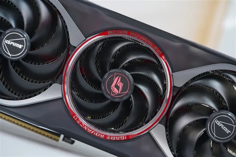 《刺客信条：影》4K全高画质流畅运行！七彩虹iGame RTX 5070 Advanced OC评测：超频后轻松碾压RTX 4070 Ti SUPER