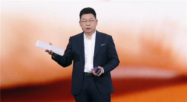 全球獨此一家三折疊 麒麟9020登上發布會！華為Mate XTs非凡大師正式發布