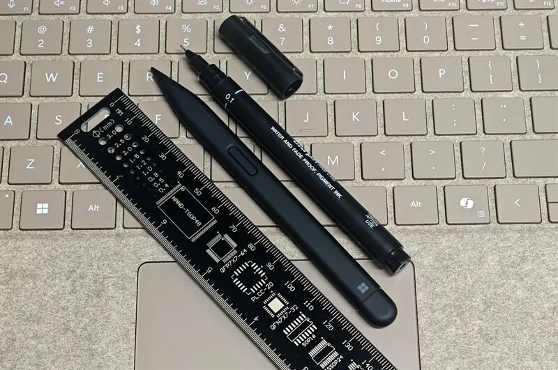 新一代 Surface Pro，13英寸評測：性能能效進步巨大 核顯媲美最新X86