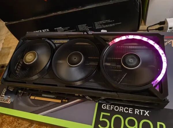 全球首個可以插DDR5內存的顯卡！可惜只是個擺設
