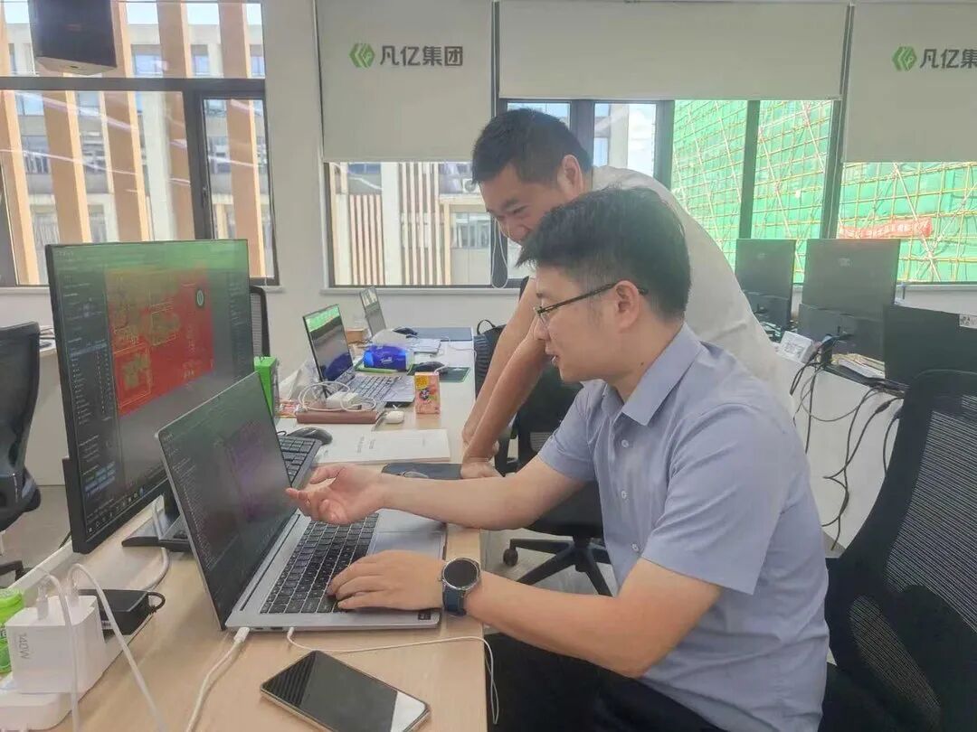 工程師進行PCB設計分析與指導