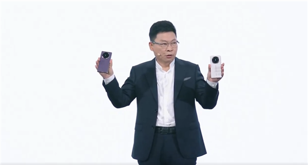 全球獨此一家三折疊 麒麟9020登上發布會！華為Mate XTs非凡大師正式發布