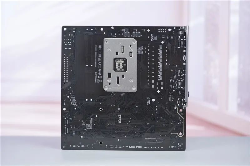 千元大廠主板！技嘉戰鷹B850M FORCE WIFI6E評測：一鍵降低9ns內存延遲