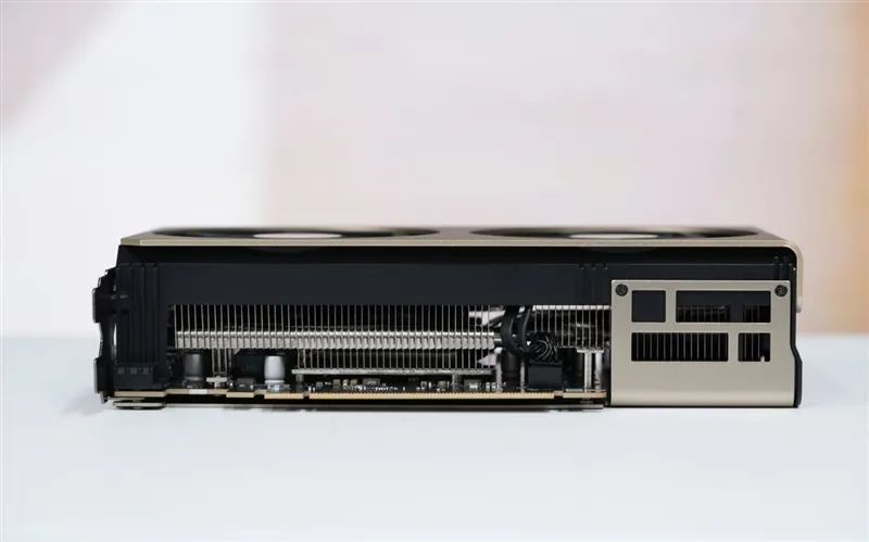 微星RTX 5060 Ti 16GB硬派师2X显卡评测：DLSS 4加持 甜点卡也能畅玩4K