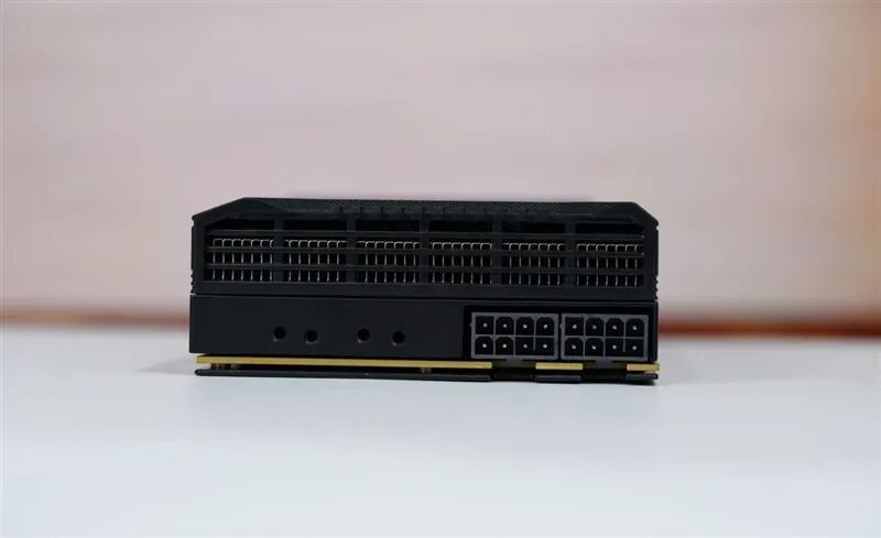 4張96GB顯存暴力輸出！英特爾銳炫Pro B60和長城世恒X-AIGC工作站評測：可滿足千人同時在線聊天