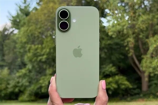發文炮轟iPhone輸入法后 羅永浩：蘋果還是全球第二好用的手機