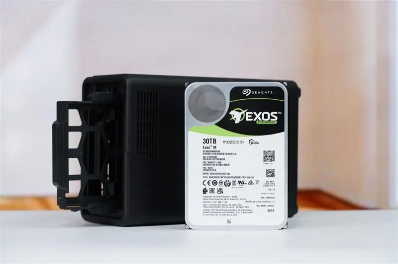 HAMR與CMR加持的穩(wěn)定可靠企業(yè)級硬盤！希捷銀河Exos M 30TB評測：讀取逼近300MB/s