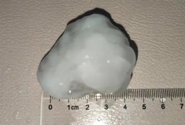 北京突降巨型冰雹汽车遭殃！这一“天降灾祸”保险到底赔不赔
