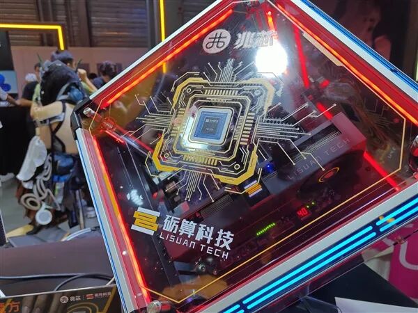 國(guó)產(chǎn)自研GPU從0到1破曉時(shí)刻！礪算首秀ChinaJoy：LX 7G100現(xiàn)場(chǎng)開(kāi)跑黑神話(huà)