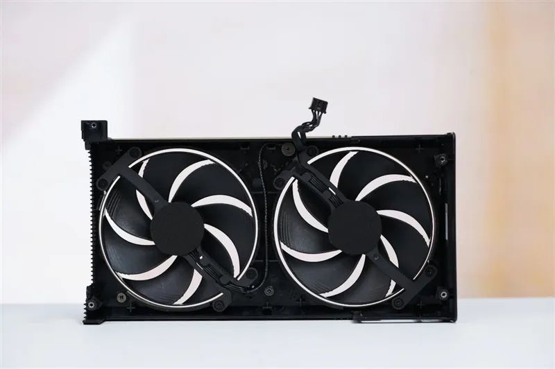 微星RTX 5060 Ti 16GB硬派师2X显卡评测：DLSS 4加持 甜点卡也能畅玩4K