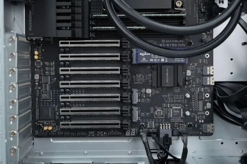 4張96GB顯存暴力輸出！英特爾銳炫Pro B60和長城世恒X-AIGC工作站評測：可滿足千人同時在線聊天
