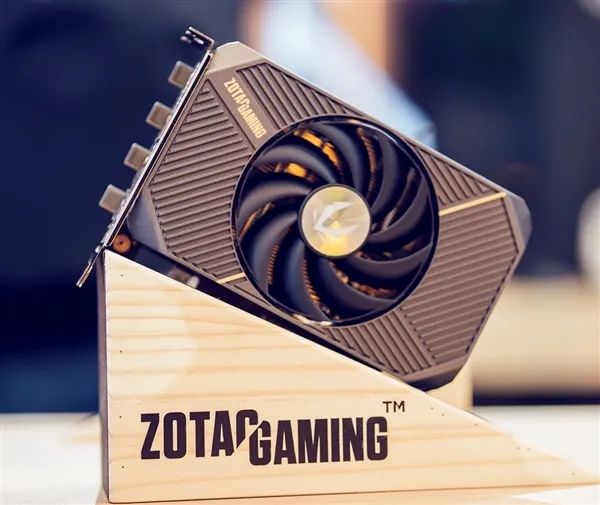 索泰、技嘉都有半高式刀卡RTX 5060：都是三風扇
