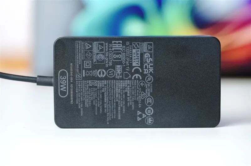 新一代 Surface Pro，13英寸評測：性能能效進步巨大 核顯媲美最新X86