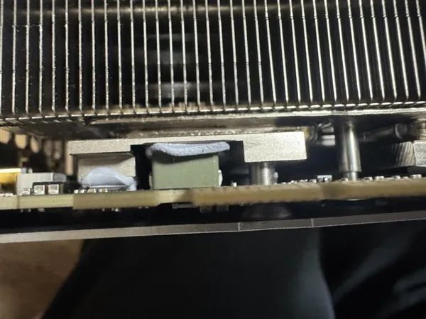 技嘉官方回应RTX 5080导热凝胶溢出：首批个例 无须担心