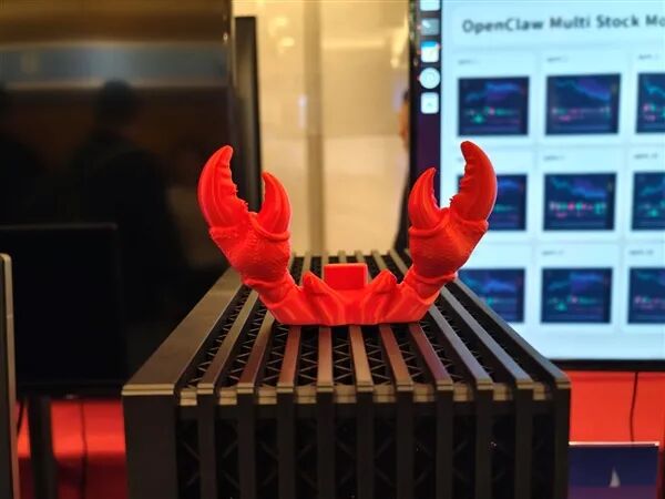 Intel甩出兩個(gè)王炸！至強(qiáng)600、銳炫Pro B70雙劍合璧 重新定義AI工作站