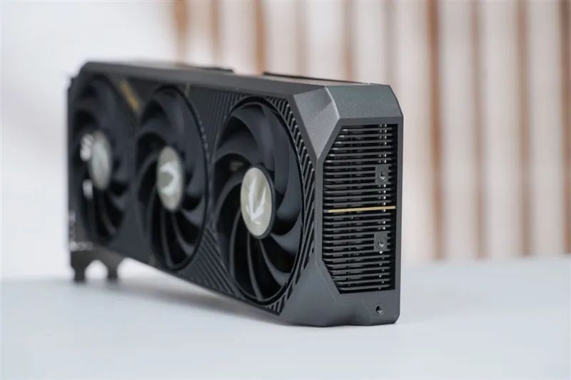 超频能力媲美顶级非公！索泰RTX 5070 SOLID OC评测