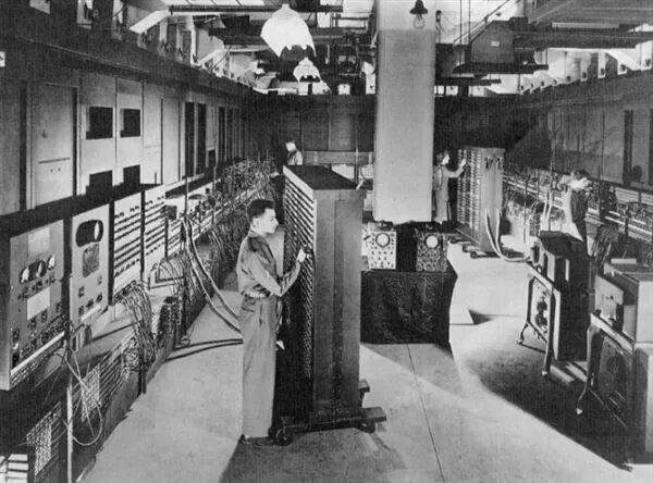 全球第一臺(tái)計(jì)算機(jī)ENIAC 80歲了！30噸150千瓦 性能不及電動(dòng)牙刷