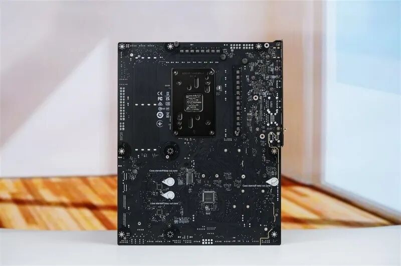 媲美超神板的ACE战神板!微星MEG X870E ACE MAX评测