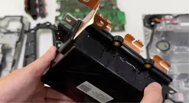 拆解小米SU7逆變器:這幾個設計非常亮眼-有駕 拆解小米SU7逆變器:這幾個設計非常亮眼-有駕