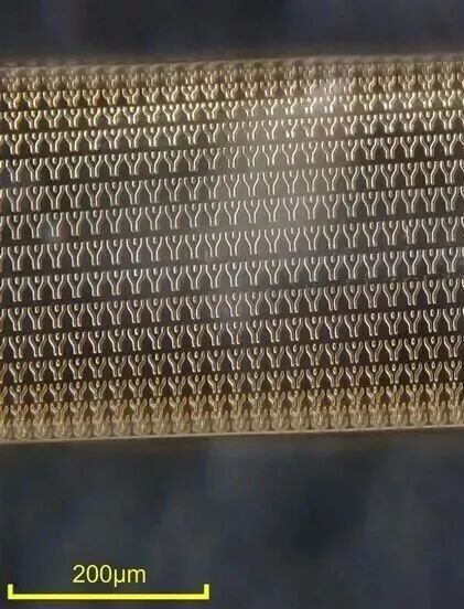 复旦团队重大突破 世界首款纤维芯片问世:大规模集成电路 卡车碾压也不怕