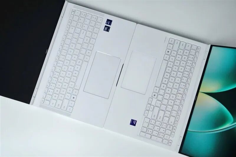 核顯本竟敢賣到萬元級別！榮耀MagicBook Pro16 2026全面評測：88W滿血 + 92Wh續(xù)航，這可能是史上最強的核顯本