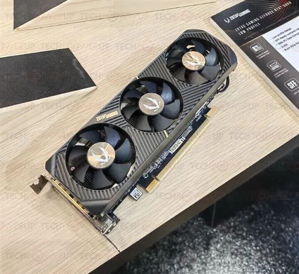 索泰、技嘉都有半高式刀卡RTX 5060：都是三風扇