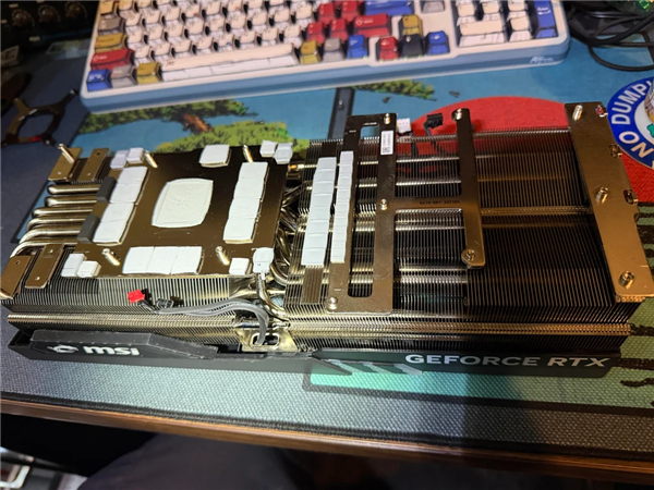 花1000多買RTX 4080想撿漏：拆開發現就一塊空板！GPU、顯存一個不剩