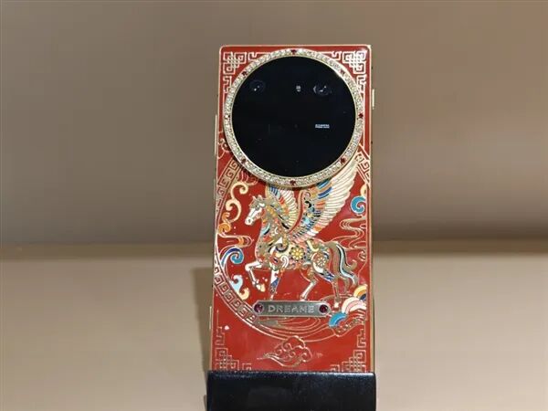 追覓首款旗艦手機(jī)亮相：造型奢華 黃金版價(jià)格超10萬(wàn)元