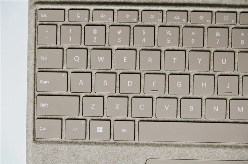 新一代 Surface Pro，13英寸評測：性能能效進步巨大 核顯媲美最新X86