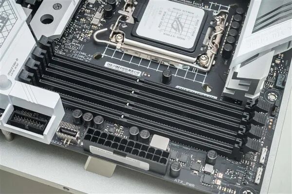 内存市场彻底乱套！DDR3主板销量疯涨2-3倍：离DDR2不远了