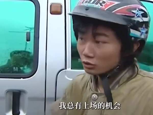 被稱 “摩托車圈雷軍” 張雪：一直用2000元的華為手機 屏壞了也懶得換