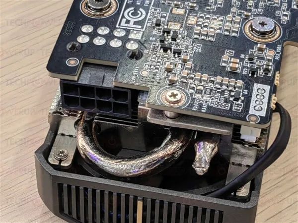 索泰、技嘉都有半高式刀卡RTX 5060：都是三風扇