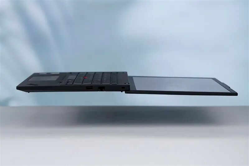 AI加持下的精英商務本 聯(lián)想ThinkPad T14 Gen6筆記本評測：28W銳龍能效喜人 內建NPU更靈活