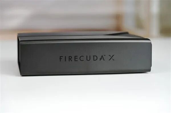 徹底告別電源適配器！希捷FireCuda X Vault 20TB外置硬盤評測：自帶RGB的游戲擴容神器