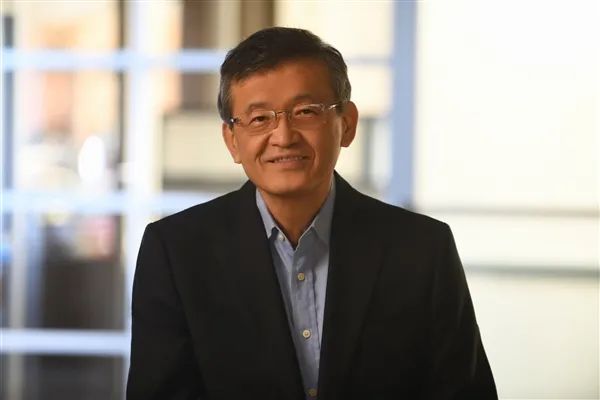 成立57年第一次！Intel为何会选择一位美籍华人CEO