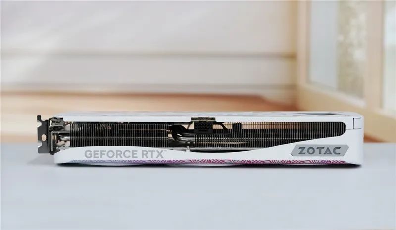 索泰RTX 5070 XGAMING OC显卡评测：极具个性外观之下 仍是游戏利器