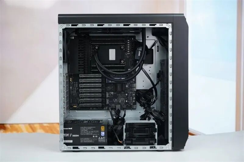 4張96GB顯存暴力輸出！英特爾銳炫Pro B60和長城世恒X-AIGC工作站評測：可滿足千人同時在線聊天
